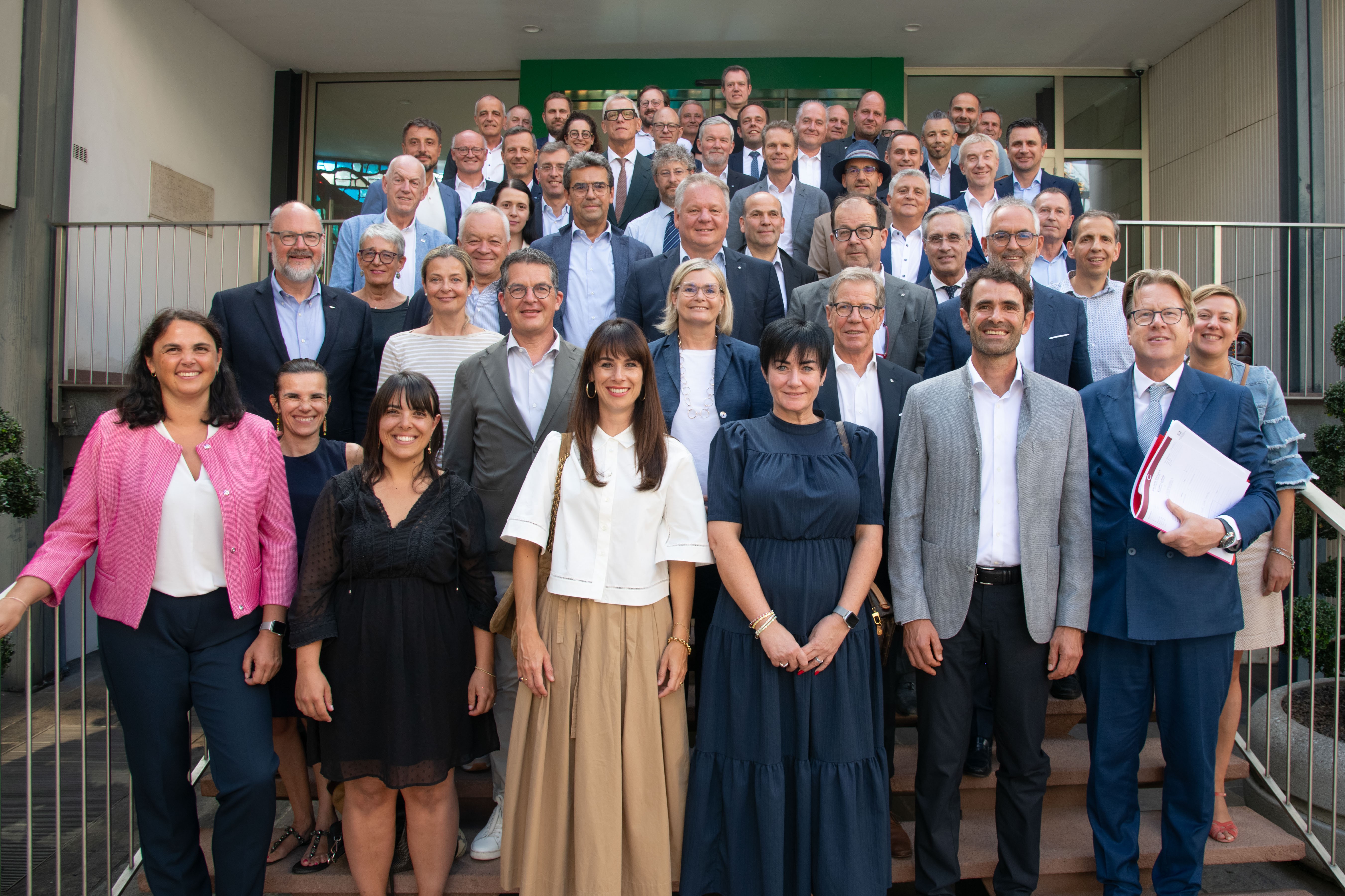 Gruppenbild_Stiftung_Wohnen_Südtirol.jpeg