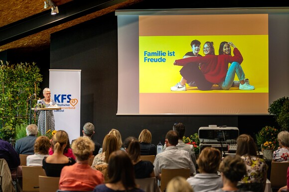 1 KFS Präsidentin Angelika Mitterrutzner Foto KFS Matthaeus Kostner