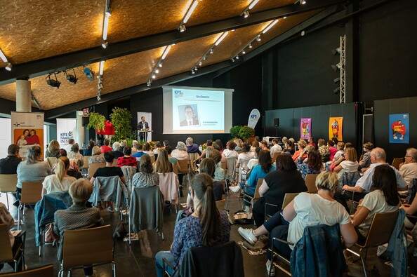 2_Ehrengast_Landeshauptmann_Arno_Kompatscher_bei_der_vielbesuchten_KFS-Landesversammlung_Foto__KFS_Matthaeus_Kostner.jpg