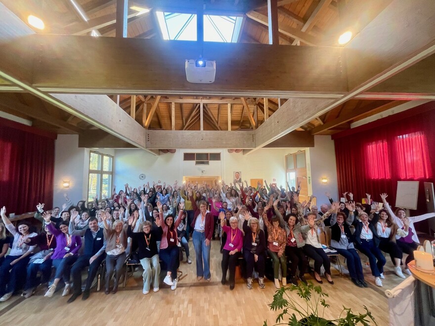 Voller_Saal_im_Haus_der_Familie_beim_KFS-Zweigstellentreffen_2025_Foto__KFS_Beatrix_Unterhofer.jpg