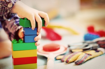 Elterninitiative startet Online-Petition. Eine Online-Petition der Elterninitiative Südtirol fordert eine familienfreundliche, kindgerechte und bezahlbare Kleinkindbetreuung in Südtirol.