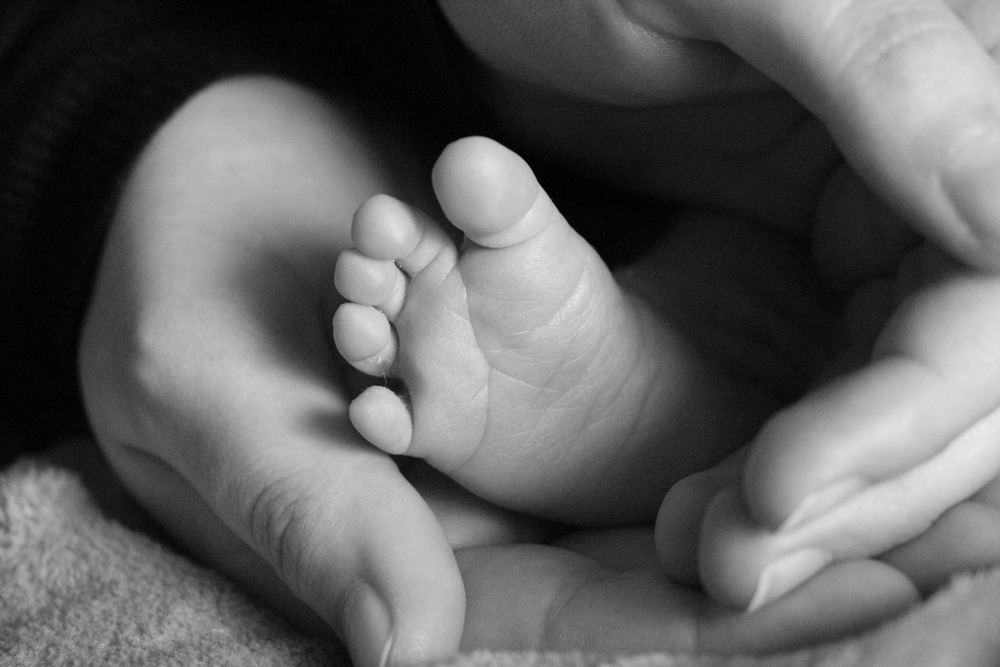 Babyfüße Wie wir geboren werden Mütterinitiative Südtirol c pixabay